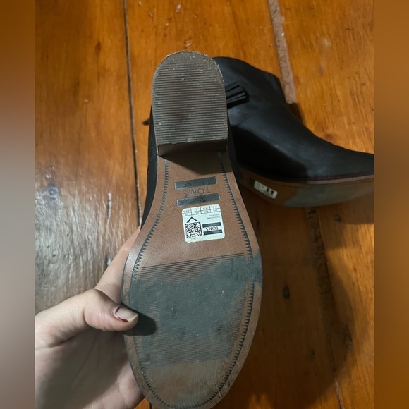 Tom’s 6.5 Women’s Carpe Diem black ankle boot zippered back tassel upper leather - Picture 3 of 13